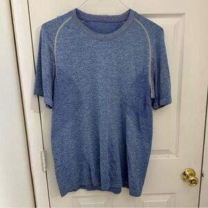 Lululemon Metal Tech Vent Men’s Shirt Size Large Light Blue Short Sleeve